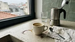 Cafeína: quantas chávenas de café por dia são seguras e a que horas deve parar