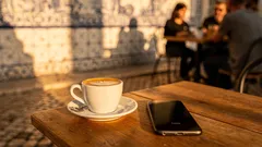 Solidão mesmo acompanhado: 50 frases curtas para te recentrares quando aperta