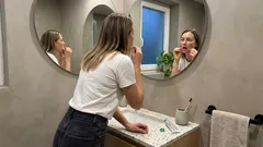 Fio dental: como usar corretamente e evitar sangramento nas gengivas